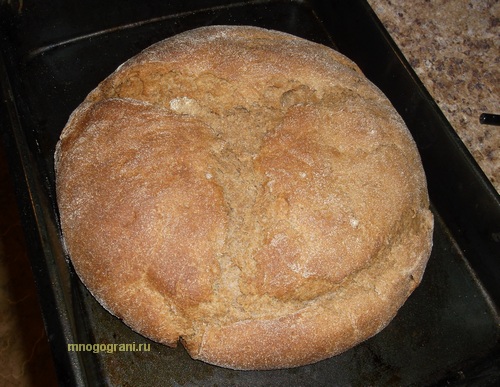 круглый домашний ржаной хлеб